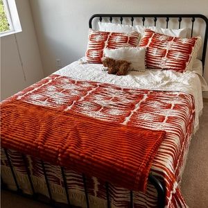 Burnt orange patterned bet set